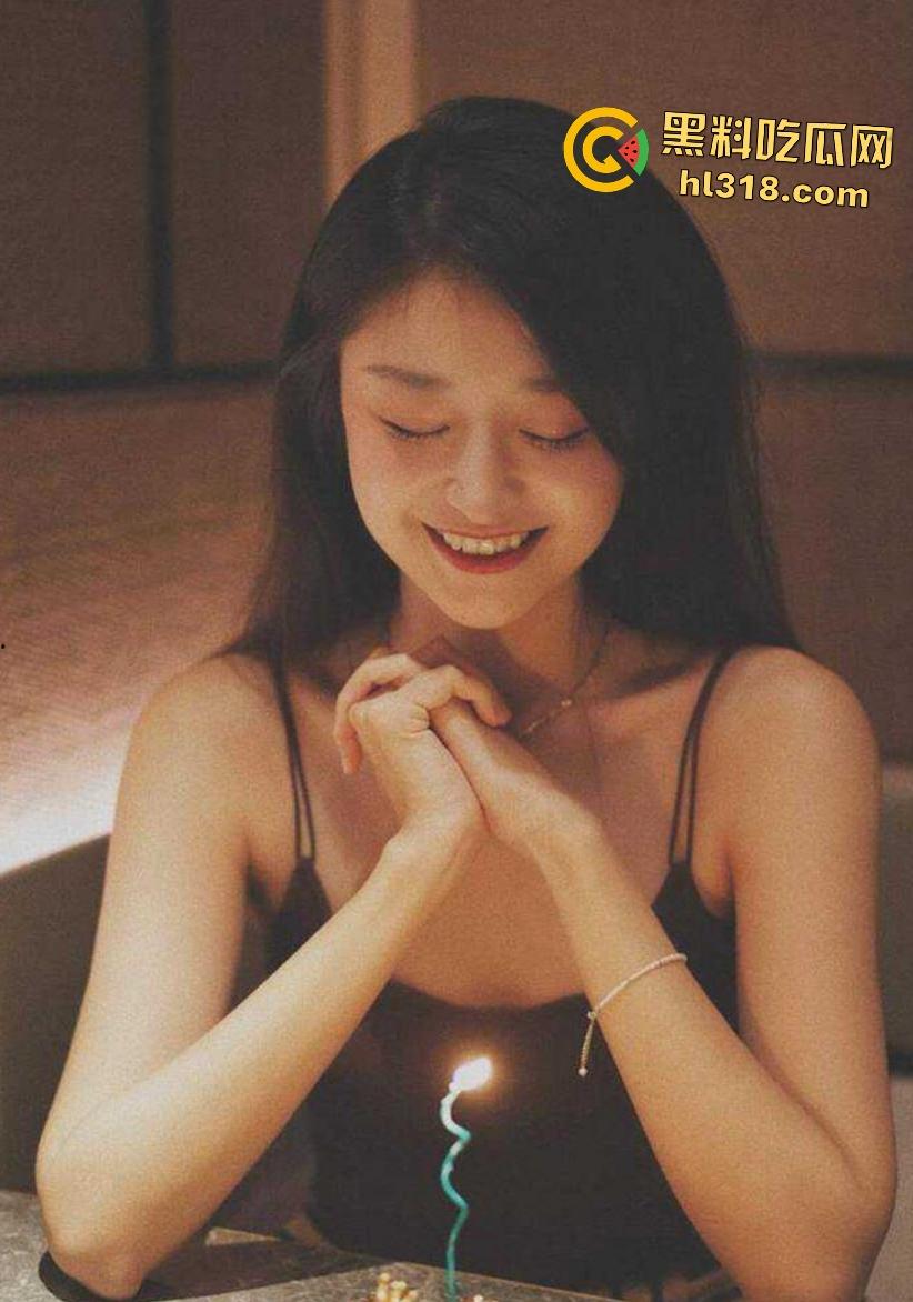 福建莆田【邢素茹】结婚后被老公调教成母狗，在酒店大屁股狂榨精，莆田假货多，但这屁股绝对是真的！-1