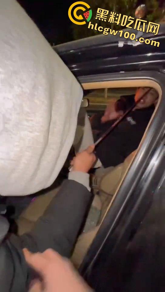 真人版罪恶都市！大马路沦为“死亡角斗场”，仇家飙车怒撞，一米多长“索命”刀狂舞-2