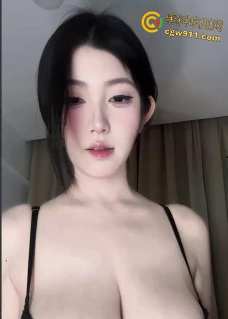 抖音高颜值网红【苏苏是猪猪】，绝美脸蛋火辣身材E奶丰乳，金主定制骚舞福利，这奶子打个奶炮不知道有多过瘾！-3