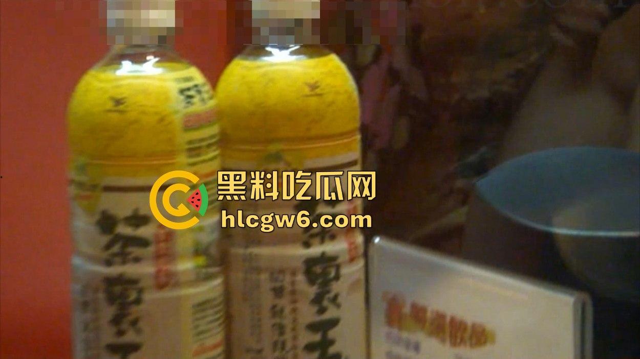 网咖小包厢变成炮房 佛山电竞情侣不拉窗帘就开干现场直播口交操逼 茶里王成了背景板全程陪看麻烦结下广告费！-8