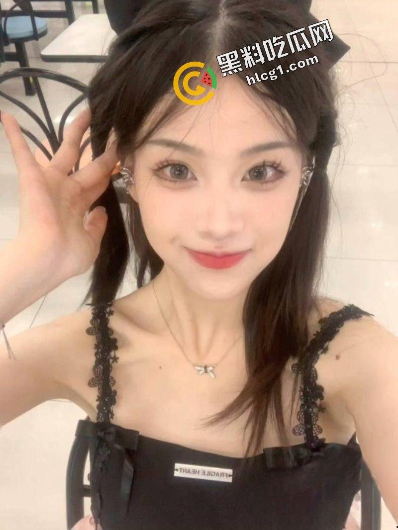 广西艺术学院女大学生『邓乐颖』黑逼带粉 与男友玩SM 视频流出-2