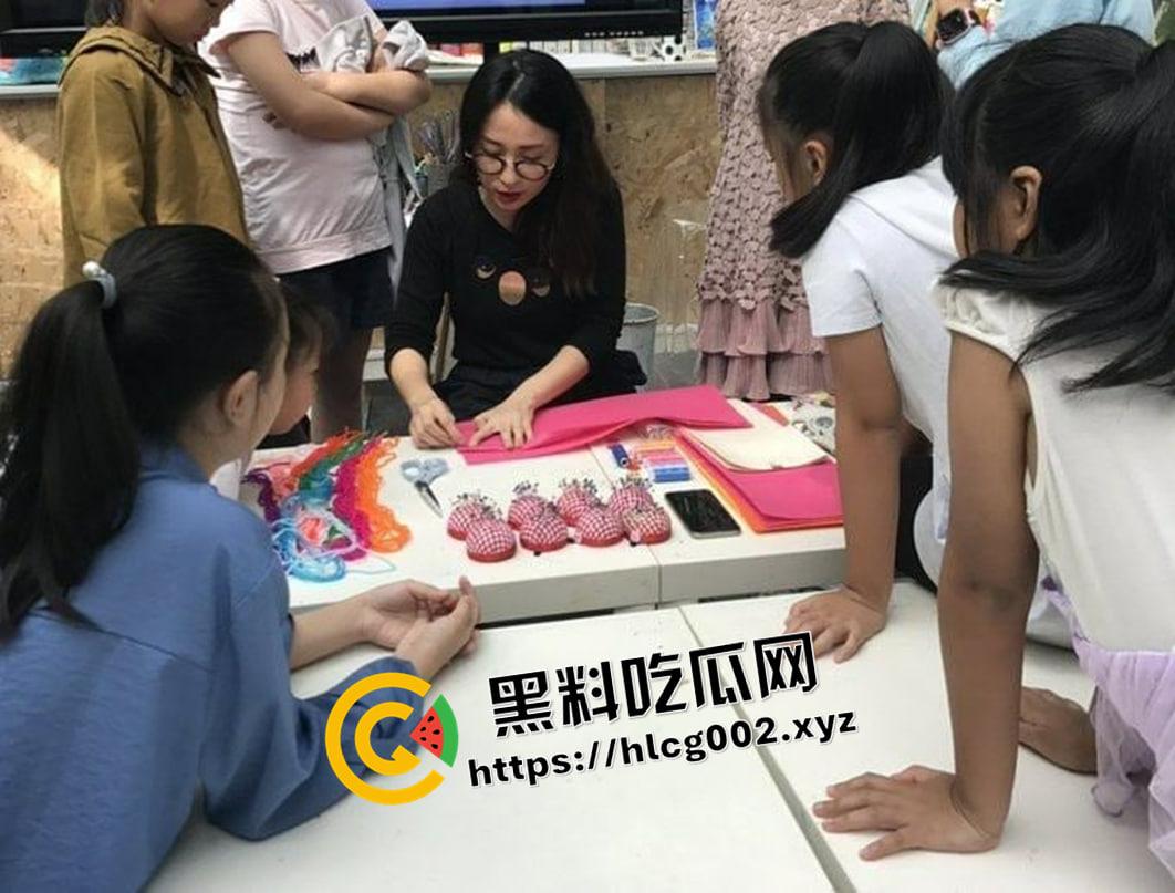 上海英语老师的反差一面 白天教英语 晚上叫淫语 风骚自拍勾引有钱家长-5