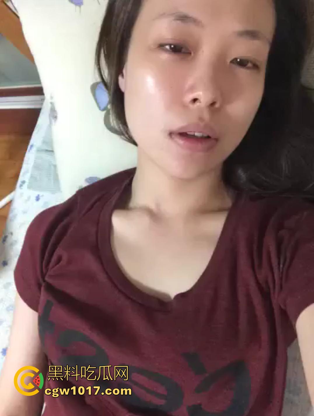 已婚饥渴少妇偷情被实锤！炮友拍下视频后泄密流出，表情饥渴 被后入时的叫声让人听了鸡儿梆硬，欲望这么强难怪会出轨！-3