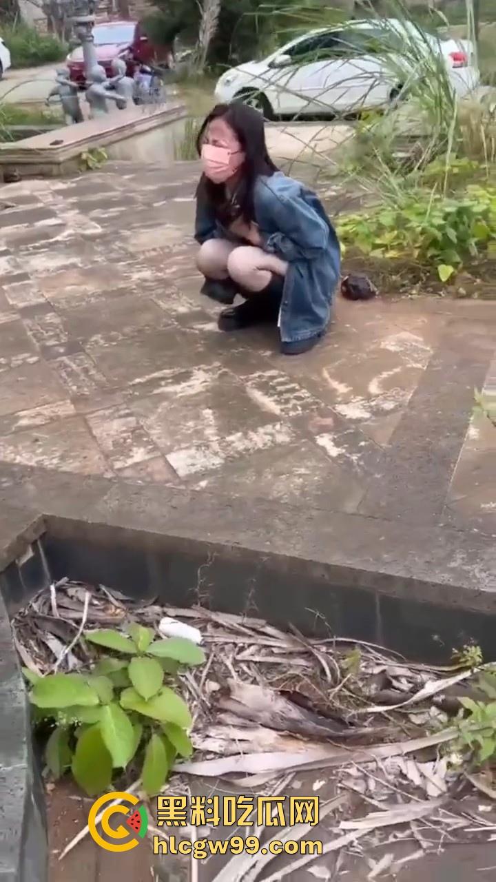 有见过鞭炮炸奶的吗？广西表妹为流量不惜亲身上演，隔着屏幕都觉得疼，内容炸烈！-7