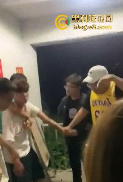 安徽校园内衣大盗现场翻车！臭袜子满地，小伙口味重，偷遍女宿舍内裤，活脱脱现代采花贼！-3