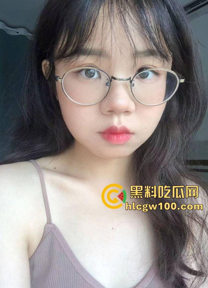 瓜友约炮极品清纯眼镜妹【谢雪莹】就读于武汉工商学院大一级，表面纯洁无瑕 私下却骚气满满！-3