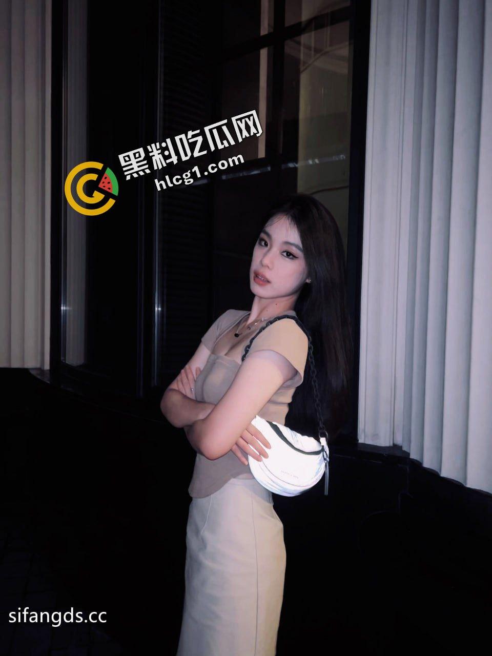 广州美术学院『孙韵婷』骚货 在镜子前被男友猛怼后入 记录骚样视频流出-1