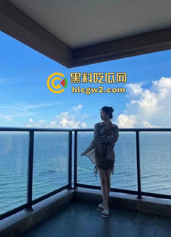 天津『尤倩雯』户外大尺度露出 被金主爸爸调教成骚浪贱货，后入爆干呻吟不断，露出游戏玩到极致！-3