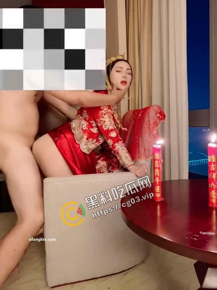 洞房花烛夜 提枪打炮时  还得是中式婚纱最符合中国色友的体质 更别说新娘人美活好了-6