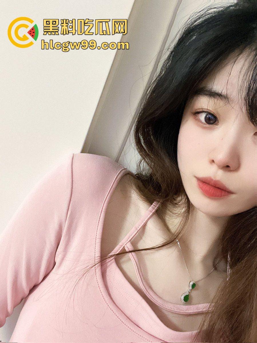 名表土豪大哥约炮肉感骚鸡【谭敏】清纯甜御模样却是精盆母狗,为了钱肉体交易射了满背!独家曝光流出!-3