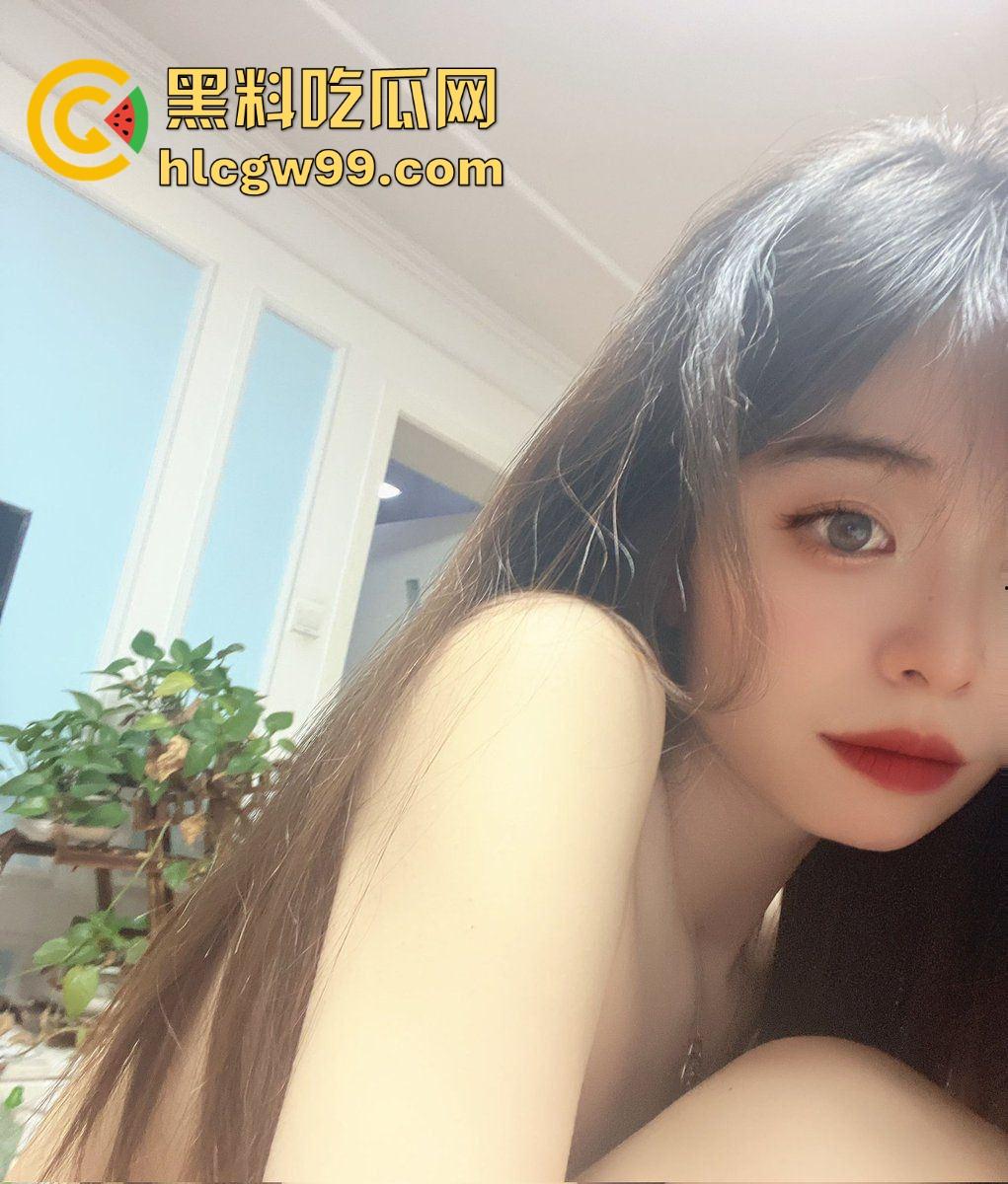 名表土豪大哥约炮肉感骚鸡【谭敏】清纯甜御模样却是精盆母狗,为了钱肉体交易射了满背!独家曝光流出!-4