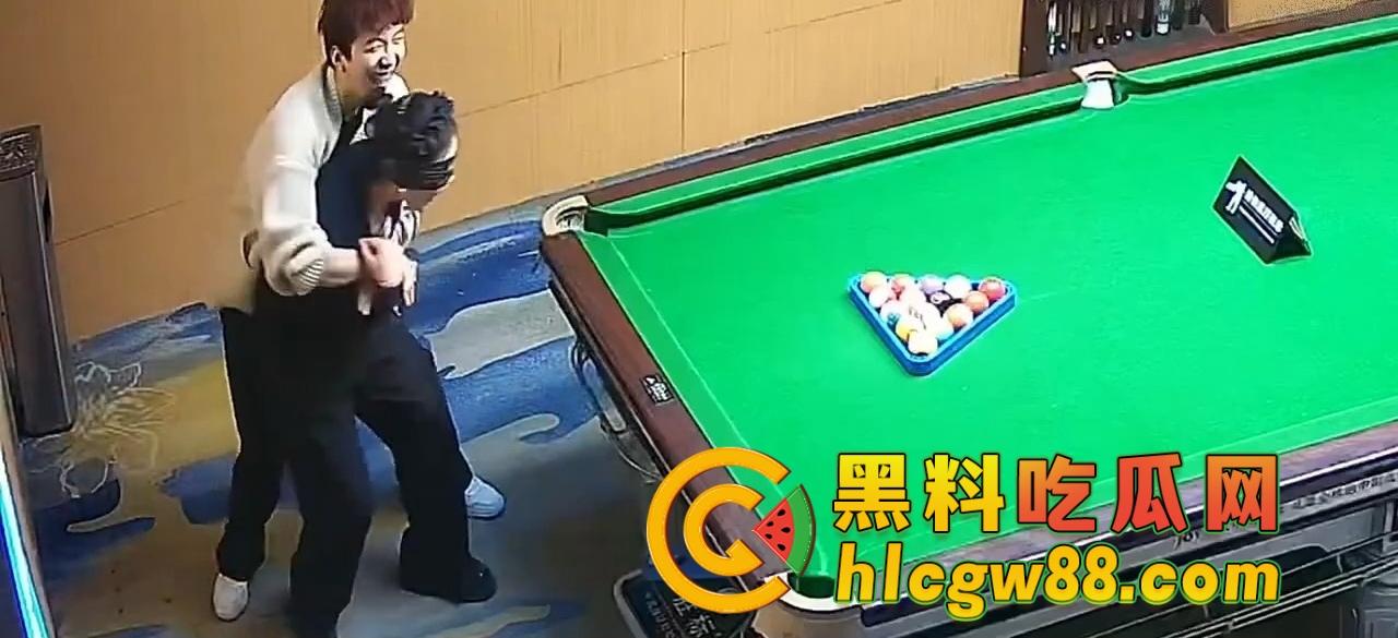 有钱人的快乐我们想象不到，陪玩8连发包厢猫抓人，1W充卡一杆球没打，全程不打球只玩女的！-12