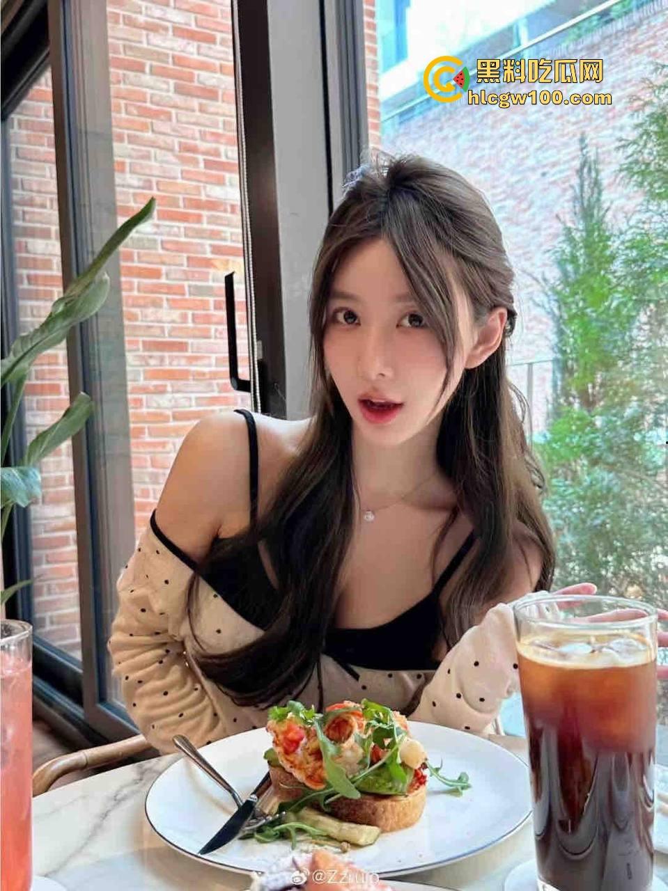 杭州舞蹈校花【王欣然】被两兄弟疯狂玩弄，肛塞尾巴买太大直接搞疼校花，妹子无奈喊换个小点的！-1