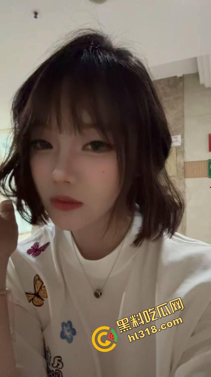 山东日照少妇『田丽君』淡定接电话，边聊孩子教育边被操，下面被猛插照样不露声色，阅鸡无数就是稳！-4