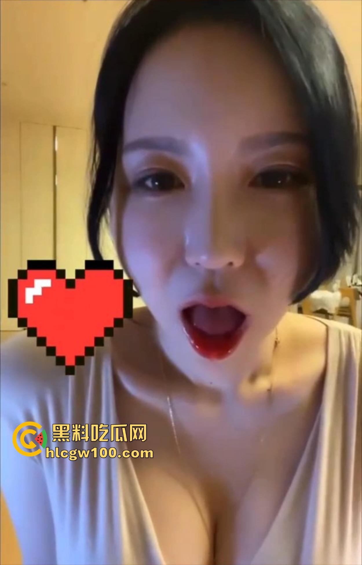 成都骚妹口水流成瀑布，嘴巴湿润得像打了润滑剂，光是想象肉棒进去的画面，肉棒进去怕是1秒缴械直接被秒杀！-9