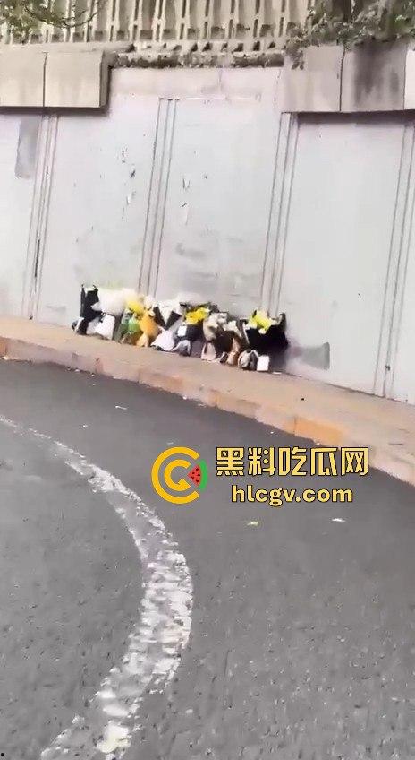 北四环惊现悲剧！奔驰疑似斗气车酿祸，街拍摄影师拐角拍照惨遭撞死！-7