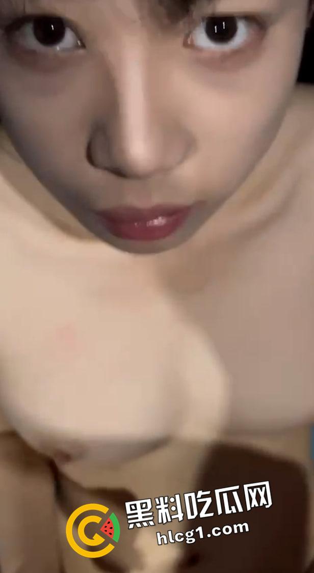 清纯大一学妹被学长调教成反差小母狗 刚成年就开发 无辜大眼睛吃精 奶子被操到飞来飞去 这谁顶得住-6