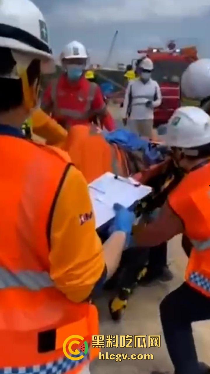 蛋疼！菲律宾工地小哥施工失误被钢管穿蛋而过 命根子保不住了-5