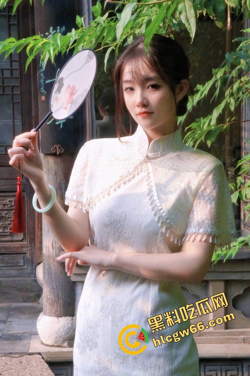 邯郸母狗『赵惠淼』穿汉服装清纯骗感情，背着男友偷肏被操上瘾，红黑开档丝袜跪舔口爆中出爽翻天！-1