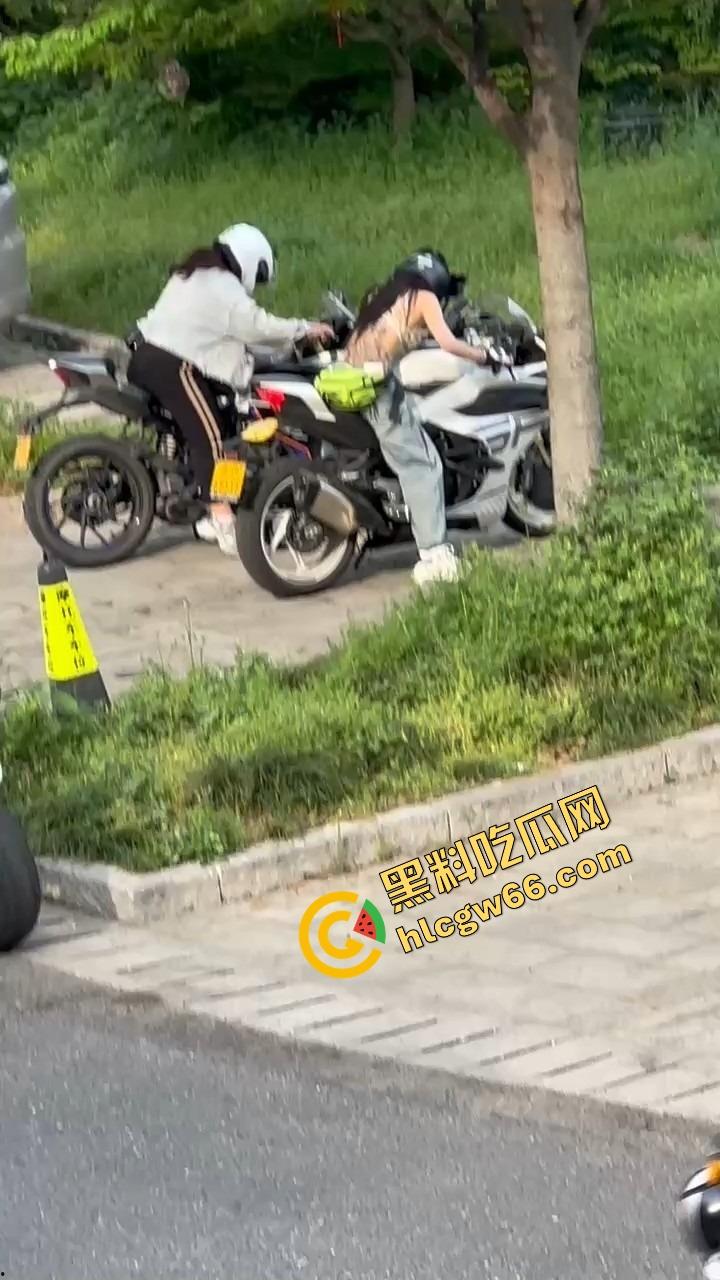 义乌女骑士『喵喵』白天飙车女神，夜晚SM圈K8双人伺候主人的母狗play可S可M还能带男宠一起舔！-6