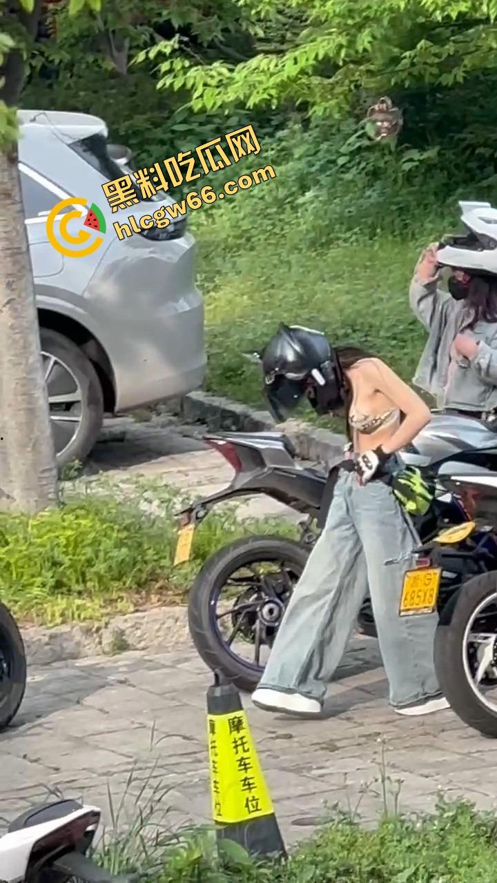 义乌女骑士『喵喵』白天飙车女神，夜晚SM圈K8双人伺候主人的母狗play可S可M还能带男宠一起舔！-9