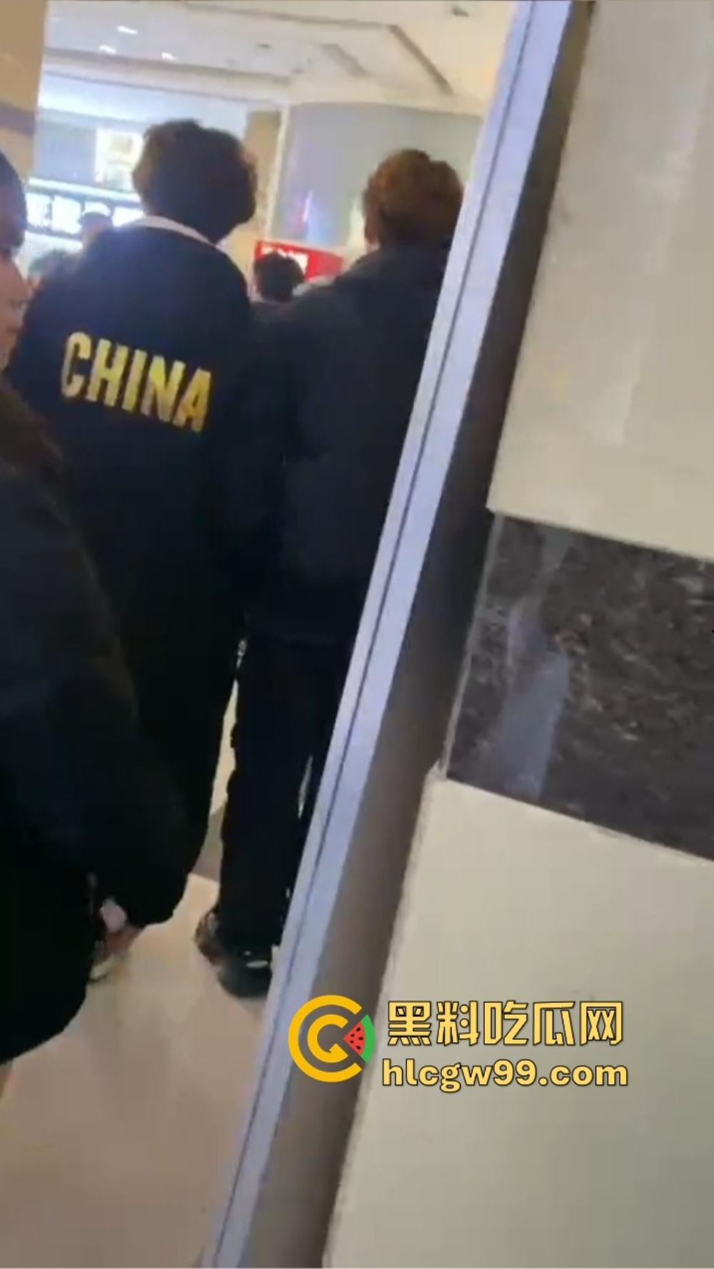 石家庄YOLO酒馆到底有多疯?50v50群架斗殴互砸酒瓶不算啥,厕所里直接开炮,这群小屁孩是疯了吧?-14