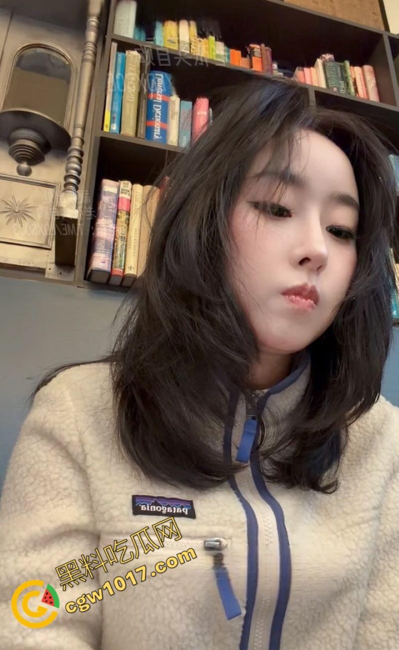 极品女神【噗噗】图书馆约会转山顶野战，美腿缠绕翘臀绽放，深喉口爆，嫩穴被后入内射，骚气拉满！-1