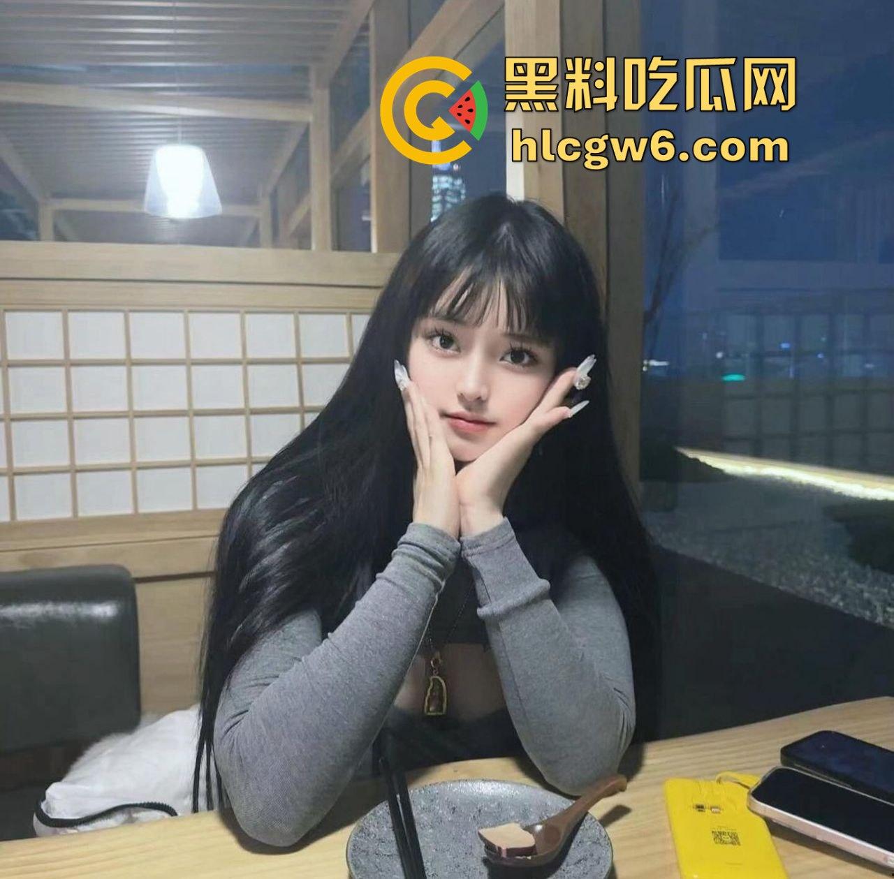 大连性感巨乳大长腿女神【淼淼】露脸狂操视频外泄，被金主爆出猛料，姿势骚到叫人恨不得干穿屏幕！-1