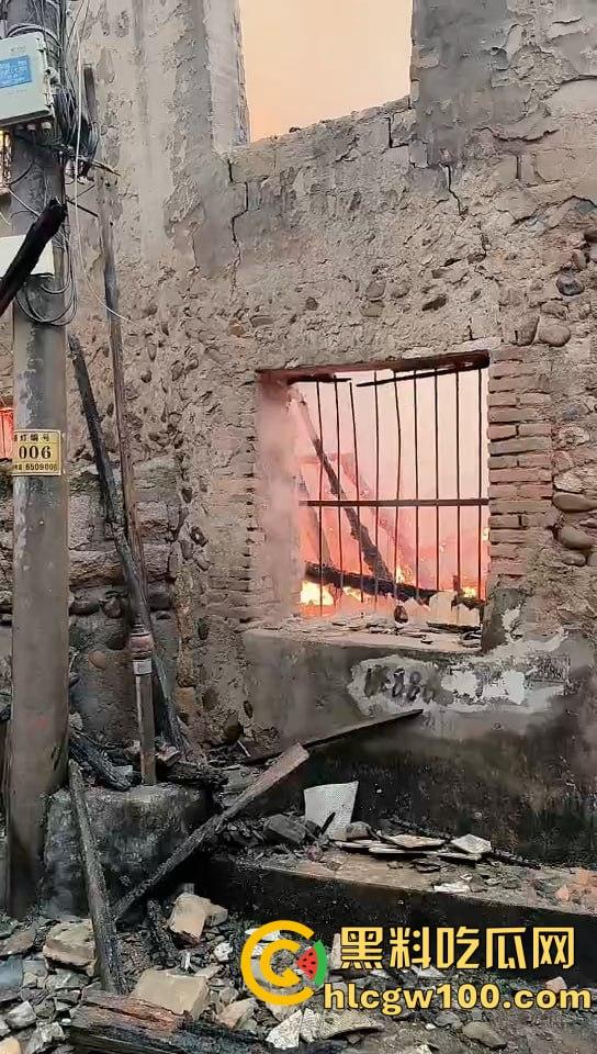 惊爆！浙江丽水青田县后街路突发火情，多间民房似被《末日之火》点燃-9