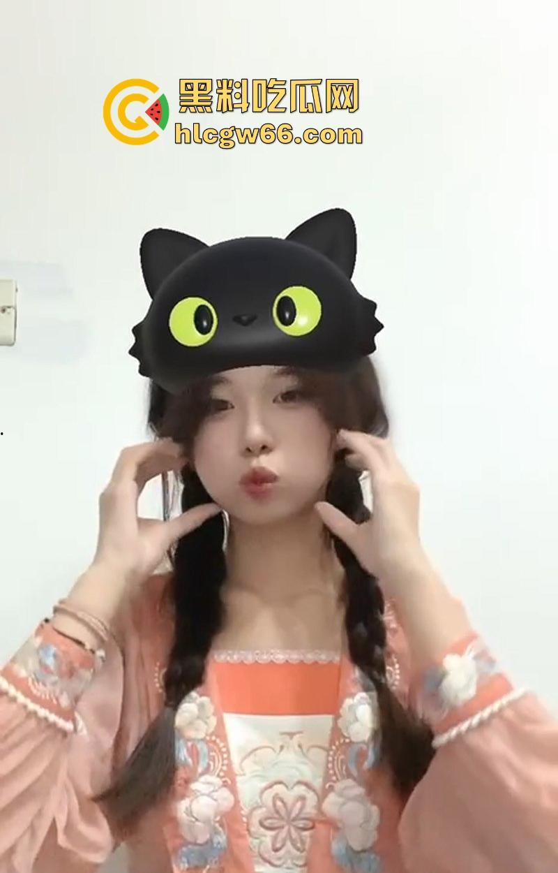 瓜友投稿 曝光自己的前女友【林慧慧】19岁双马尾少女被开发成淫荡母狗 穿古装跟男友视频自慰-2