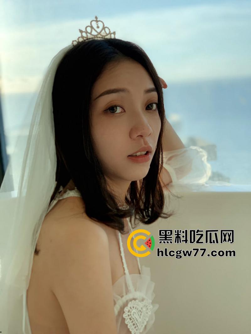 长沙美女御姐【古婉珍】婚纱写真拍出火!自慰上头与摄影师偷情,淫叫声超诱人!-1