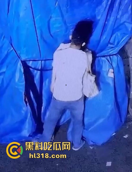 深夜小区惊现情侣野战，在监控底下明目张胆上演春宫戏，掰开双腿极其享受，小编实名表示羡慕！-4