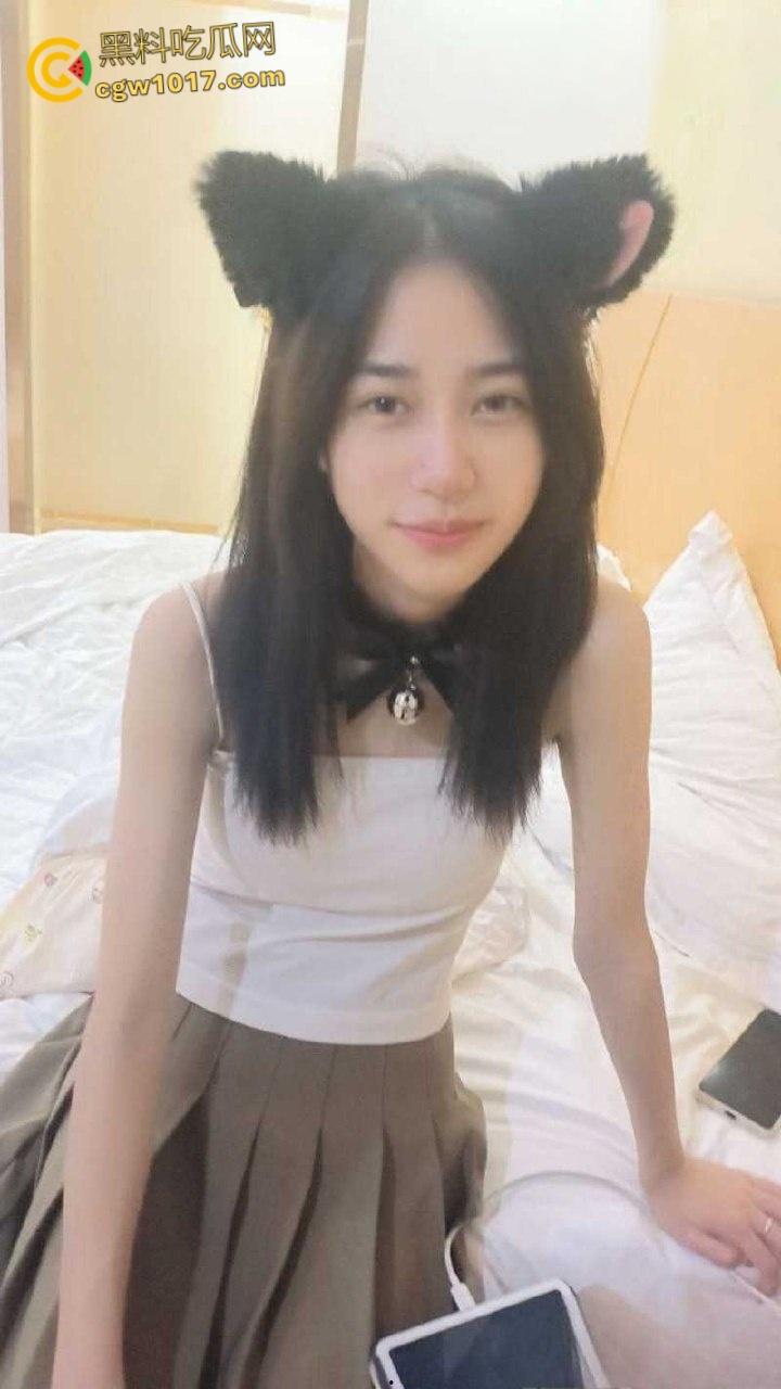 高颜值反差舞蹈生，难以抵抗金钱诱惑成为金主性奴，胯下侍奉爆筋肉棒，害羞的说只允许拍这一次，口技十分了得 ！-2