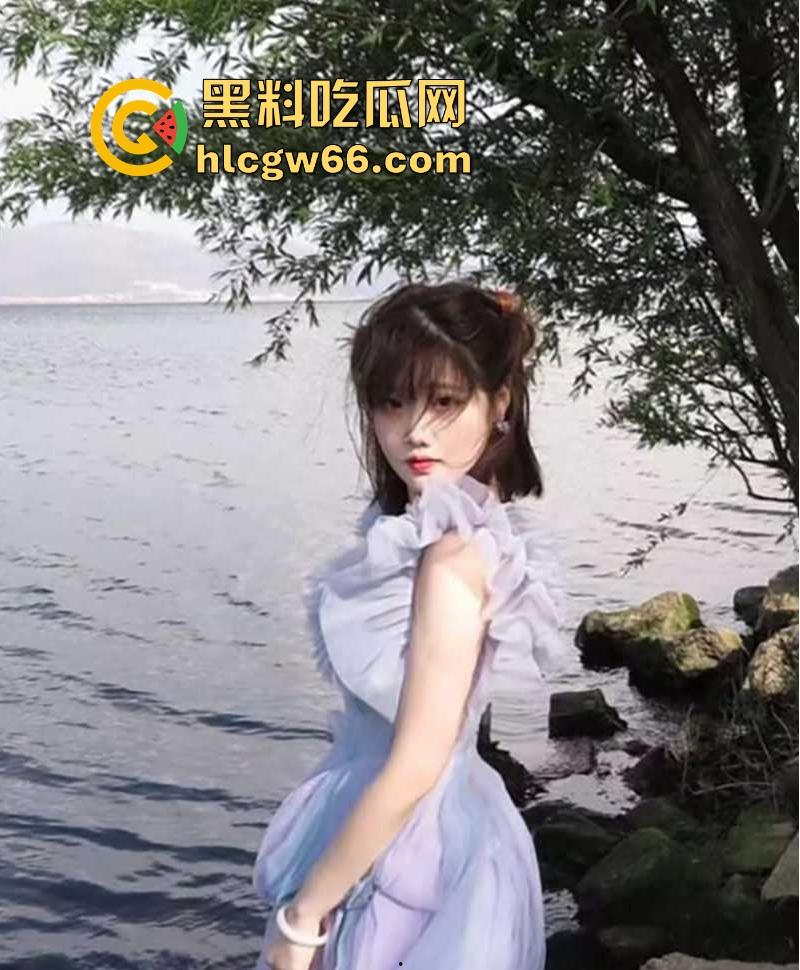 浙江杭州反差女神【周燕燕】大尺度性爱视频流出 带狗链项圈伺候男友 光腚跪舔大屌浪叫不止-3