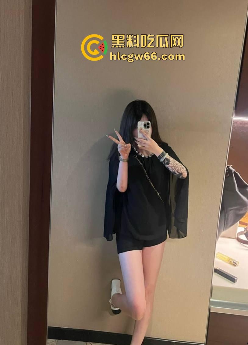 江西南昌交通学院【吴柯彤】与金主爸爸做爱视频泄密 花臂满背精神小妹 牵着狗链跪地舔屌 母狗范儿十足！-3