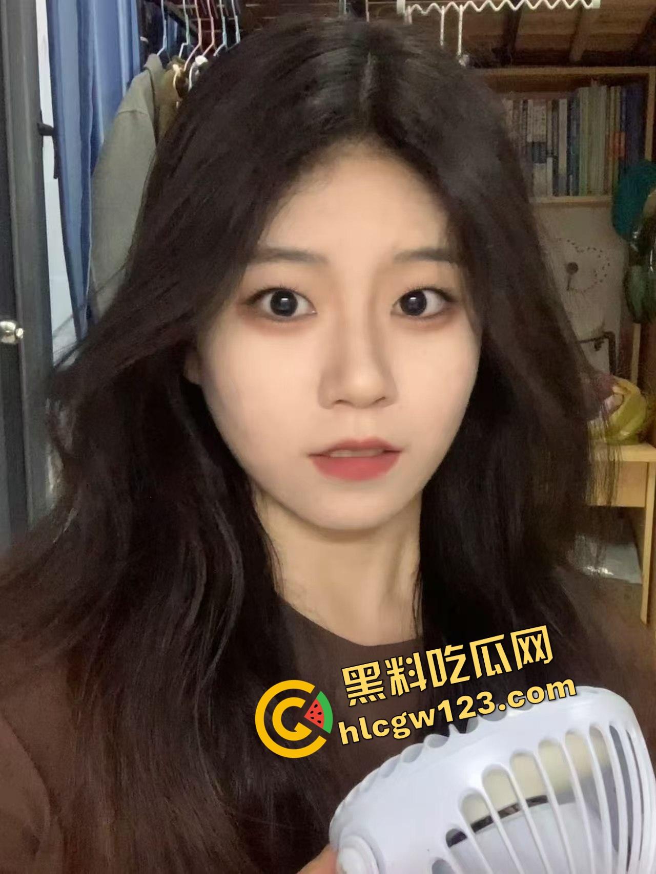 海角乱伦大神 爱吃雪糕啊 亲哥哥半夜帮我煮面吃 我蹲着吃他下面鸡巴！-2