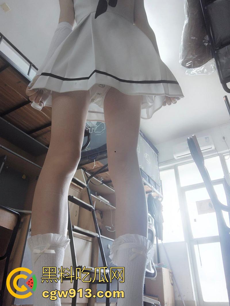 爱吃口水的颜值女神，商丘师范白虎学妹【范思绮】，身材高挑颜值超美，做爱时候吃男人口水才能高潮！-2