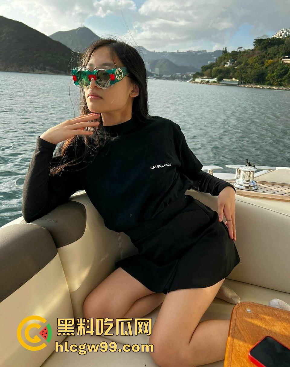 芝加哥留学生【王雪莹】眼镜娘反差婊，国内学霸，出国成小母狗变性奴，天天吃洋屌，一天不被日就浑身难受！-1