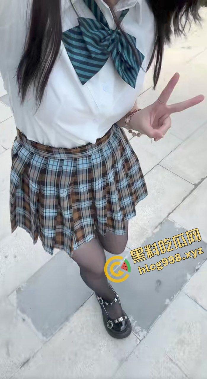 抖音JK女骚鸡『抱住璎珞』娇嫩玉体 线下约炮金主大哥 后入超级带感 独家流出！-3