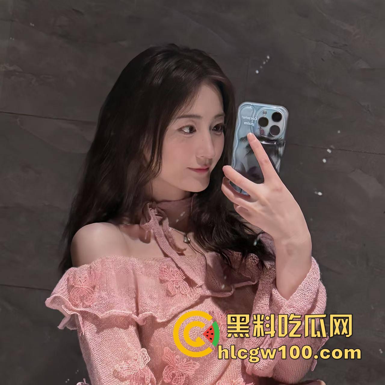 快手骚逼主播花样翻新，直播间聊天还不够刺激，下面被大哥干得满地找牙，这玩得是真骚真真实！-3