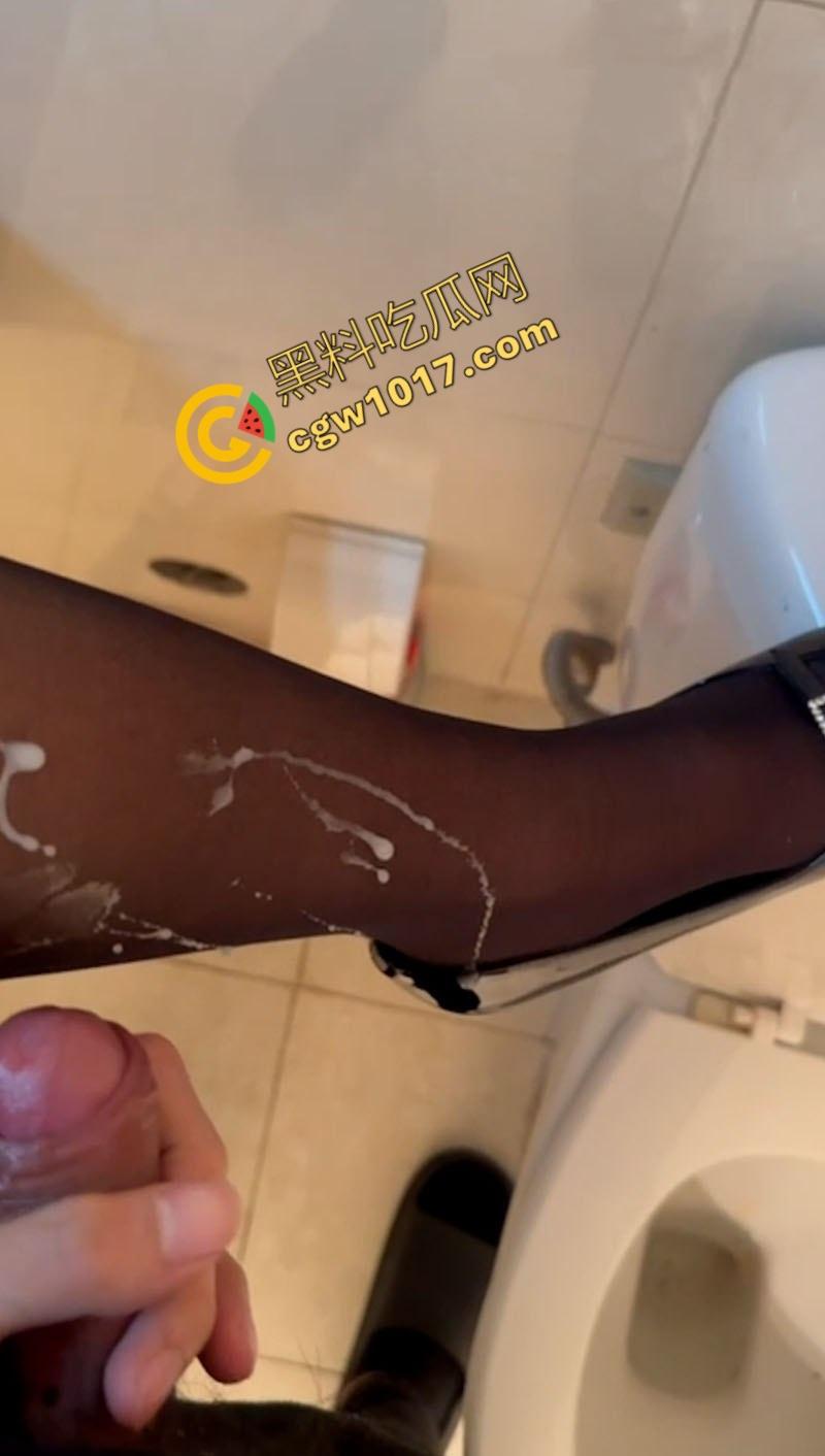 广东珠海传奇御姐，黑丝诱惑致胜！肉棒深喉激情四射，翘臀紧穴被猛操至高潮，金主激情射爆黑丝！-7