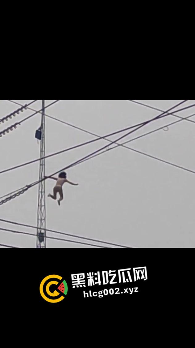 河南裸女跳电线杆自杀现场 被诈骗了百万干脆不活了 当场坠地死亡 现场血腥视频流出-1