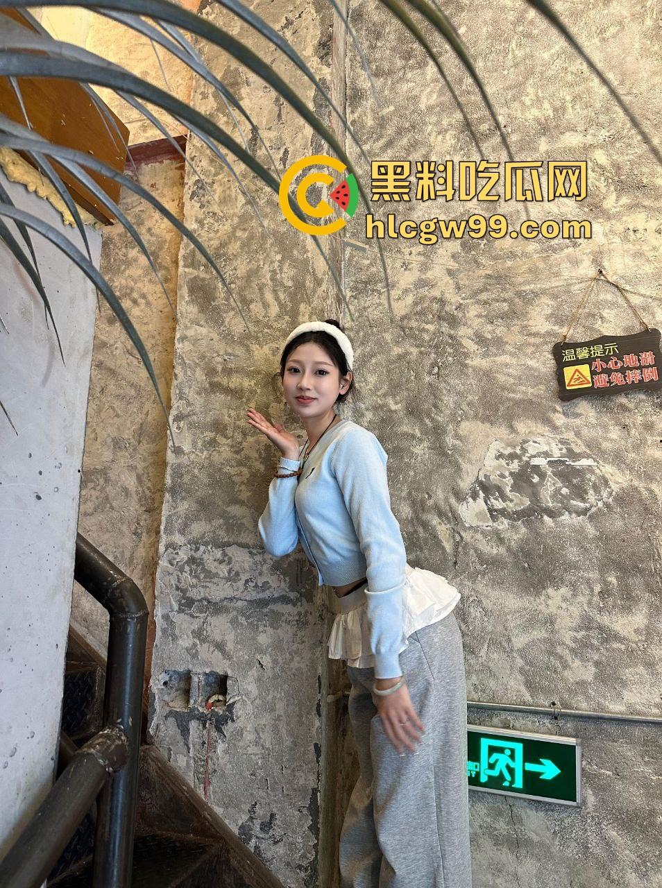 偷拍技术天花板，山西哥们跟踪前女友开房，全程偷拍她和现男友翻云覆雨，角度刁钻精准到像开了透视挂！-5