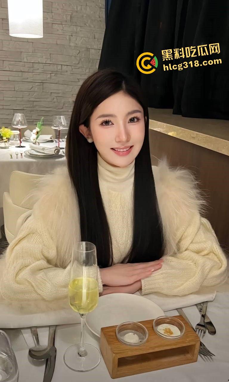 符文婊母狗3P嫌弃还不够！逼被大鸡巴猛操，奶子被吸得红肿！屁股和果冻一样软！-1