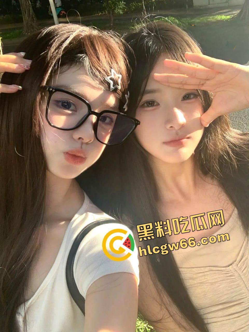 长沙兰博基尼富二代酒店双飞姐妹花，俩骚婊抢鸡猛舔争上位，奶子挺臀圆口活爽爆，舔脚自拍被曝光！-2