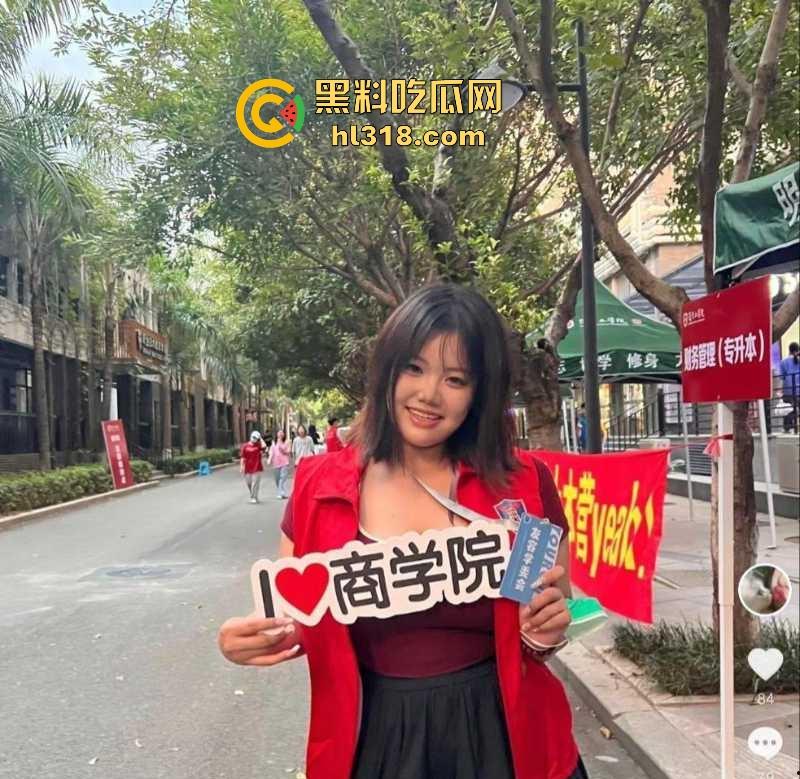 厦门工学院丰满学生妹【李悦彤】胸大屁股翘十分风骚，被炮友泄密性爱视频，校园公交车有钱就能上！-9