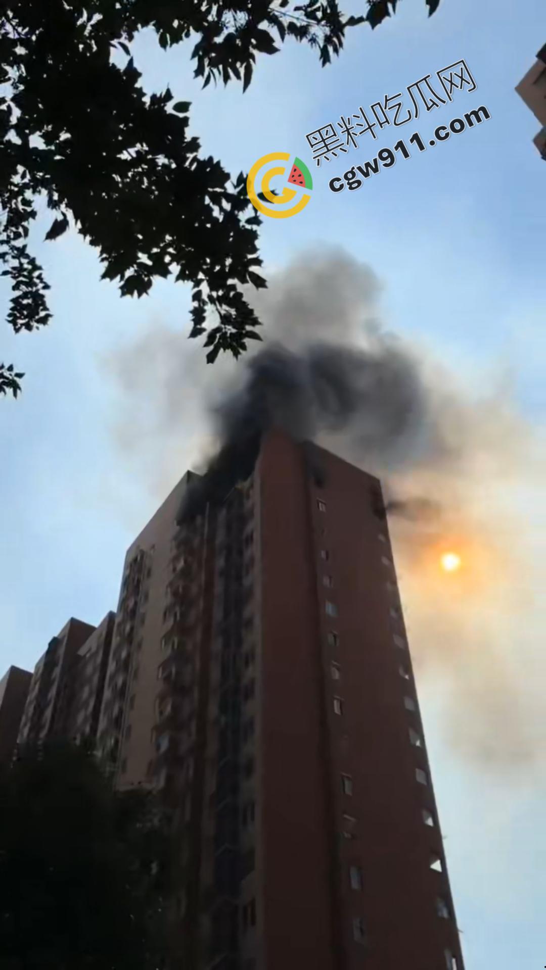 南京金恒花园12幢惊爆！热火燎天，居民命丧浓烟滚滚！燃气泄漏引发惨剧，造成1死2伤，居家安全引发热论-1