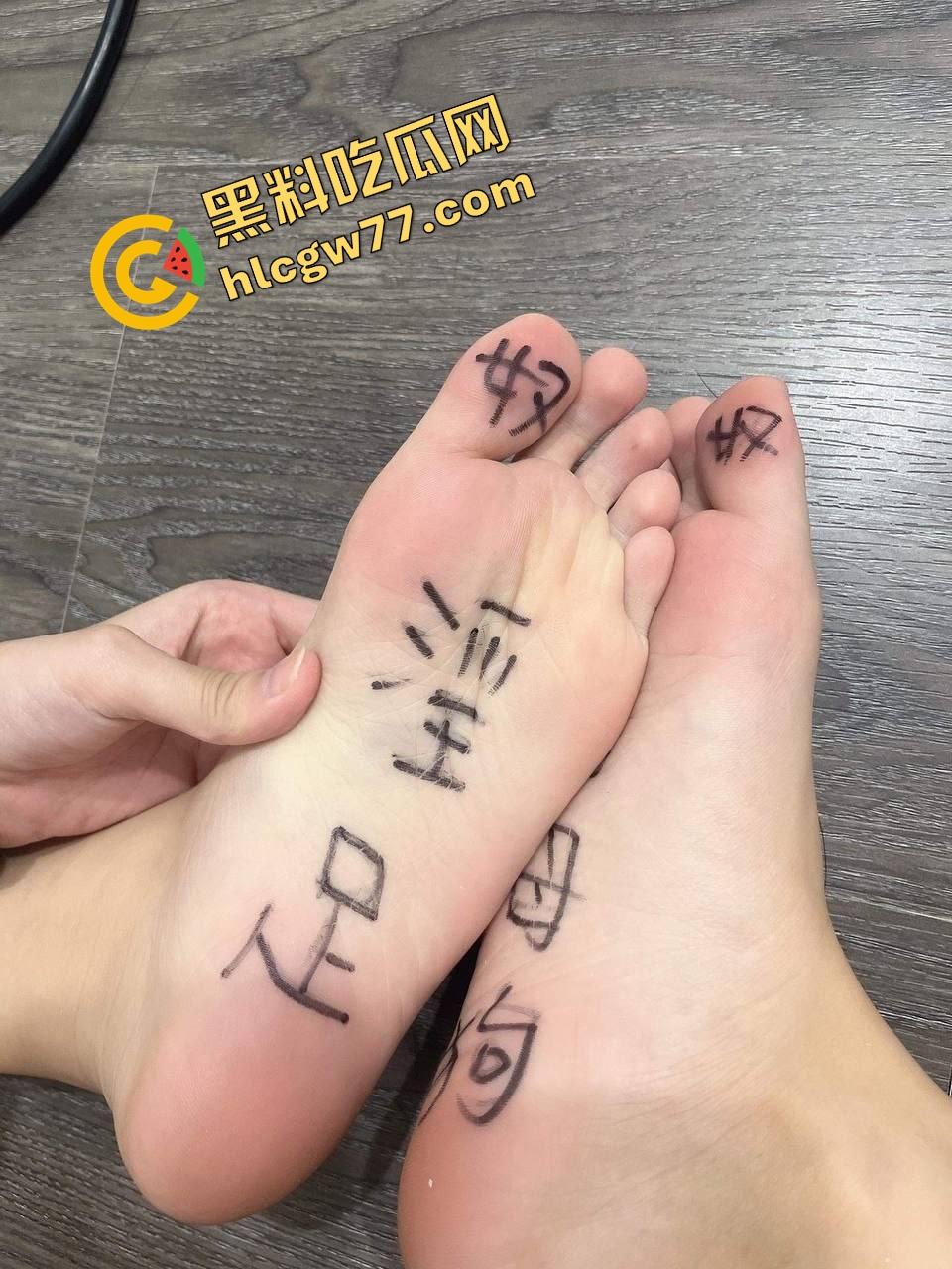 湖北武汉学院大三校花『田鸢』操她时一巴掌打下去，穴水能溅一手，被调教成随叫随到的肉便器-17