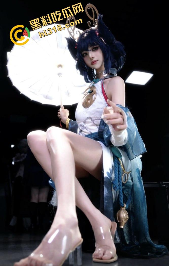 coser比比谁骚，成都夜场漫展集体裆走光，连体丝袜裹逼，内裤全外穿，宅男手机拍到爆存储！-8