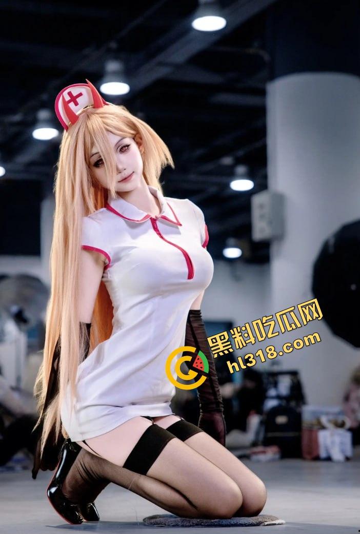 coser比比谁骚，成都夜场漫展集体裆走光，连体丝袜裹逼，内裤全外穿，宅男手机拍到爆存储！-9